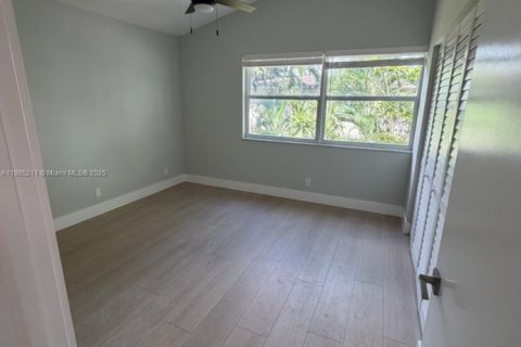 Adosado en alquiler en Fort Lauderdale, Florida, 2 dormitorios, 100.33 m2 № 1931720 - foto 11