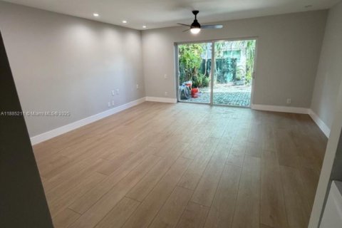 Adosado en alquiler en Fort Lauderdale, Florida, 2 dormitorios, 100.33 m2 № 1931720 - foto 4