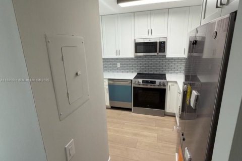 Adosado en alquiler en Fort Lauderdale, Florida, 2 dormitorios, 100.33 m2 № 1931720 - foto 5