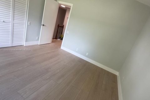 Adosado en alquiler en Fort Lauderdale, Florida, 2 dormitorios, 100.33 m2 № 1931720 - foto 13