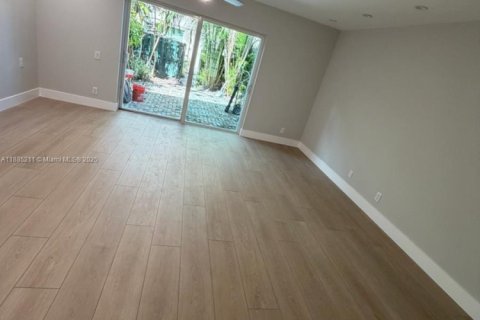 Adosado en alquiler en Fort Lauderdale, Florida, 2 dormitorios, 100.33 m2 № 1931720 - foto 3