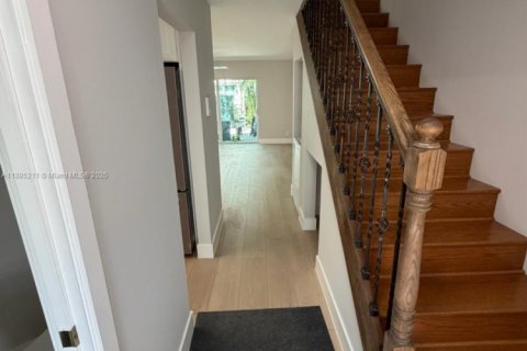 Adosado en alquiler en Fort Lauderdale, Florida, 2 dormitorios, 100.33 m2 № 1931720 - foto 8