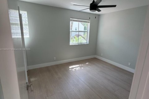 Adosado en alquiler en Fort Lauderdale, Florida, 2 dormitorios, 100.33 m2 № 1931720 - foto 16