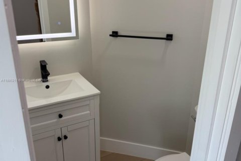 Adosado en alquiler en Fort Lauderdale, Florida, 2 dormitorios, 100.33 m2 № 1931720 - foto 10