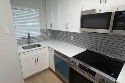 Adosado en alquiler en Fort Lauderdale, Florida, 2 dormitorios, 100.33 m2 № 1931720 - foto 6