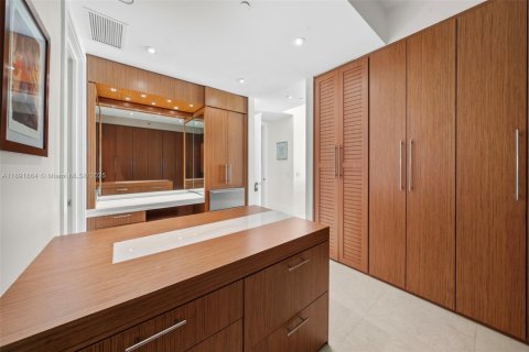Condo in Bal Harbour, Florida, 3 bedrooms  № 1943906 - photo 15