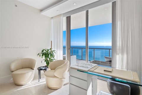Condo in Bal Harbour, Florida, 3 bedrooms  № 1943906 - photo 12