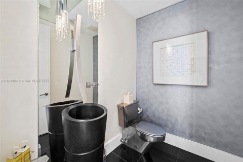 Condo in Bal Harbour, Florida, 3 bedrooms  № 1943906 - photo 20