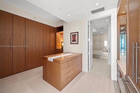 Condo in Bal Harbour, Florida, 3 bedrooms  № 1943906 - photo 14