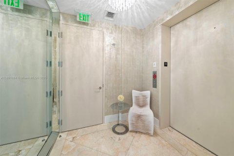 Condo in Bal Harbour, Florida, 3 bedrooms  № 1943906 - photo 4