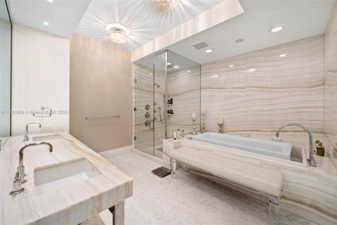 Condo in Bal Harbour, Florida, 3 bedrooms  № 1943906 - photo 17