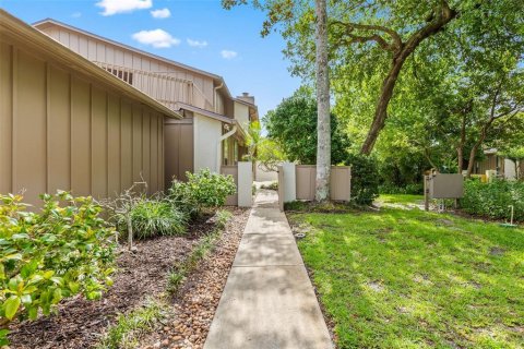 Townhouse in Ormond Beach, Florida 3 bedrooms, 177.81 sq.m. № 1785995 - photo 2