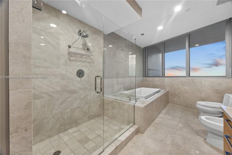 Condominio en venta en Sunny Isles Beach, Florida, 4 dormitorios, 384.71 m2 № 1860063 - foto 10