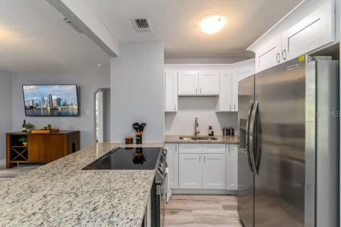 Villa ou maison à louer à Tampa, Floride: 3 chambres, 108.88 m2 № 2421766 - photo 6