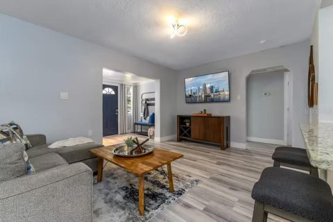 Villa ou maison à louer à Tampa, Floride: 3 chambres, 108.88 m2 № 2421766 - photo 4