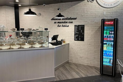 Commercial property in Doral, Florida № 1989517 - photo 6