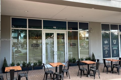 Commercial property in Doral, Florida № 1989517 - photo 5