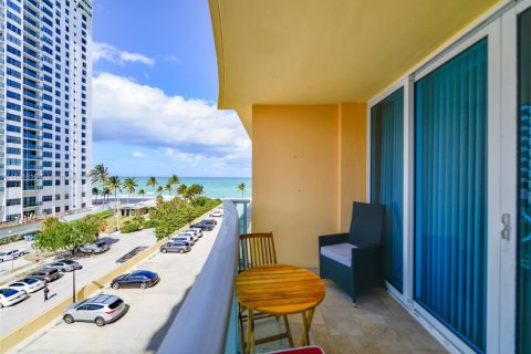 Copropriété à louer à Hollywood, Floride: 1 chambre, 77.57 m2 № 1833827 - photo 3