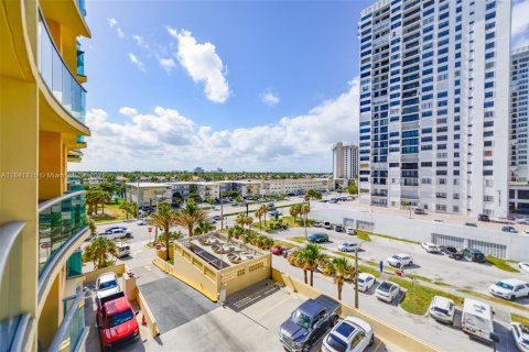 Copropriété à louer à Hollywood, Floride: 1 chambre, 77.57 m2 № 1833827 - photo 2