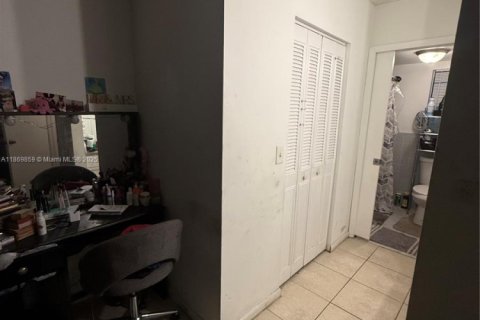 Condo in Coral Springs, Florida, 1 bedroom  № 1896980 - photo 9