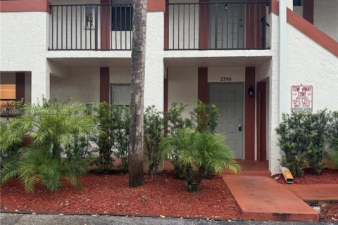 Condo in Coral Springs, Florida, 1 bedroom  № 1896980 - photo 11