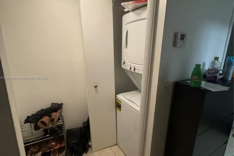 Condo in Coral Springs, Florida, 1 bedroom  № 1896980 - photo 7