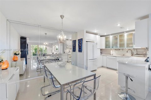 Снять в аренду кондоминиум в Форт-Лодердейл, Флорида 2 спальни, 111.48м2, № 2004365 - фото 4