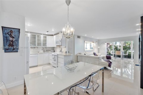 Снять в аренду кондоминиум в Форт-Лодердейл, Флорида 2 спальни, 111.48м2, № 2004365 - фото 6