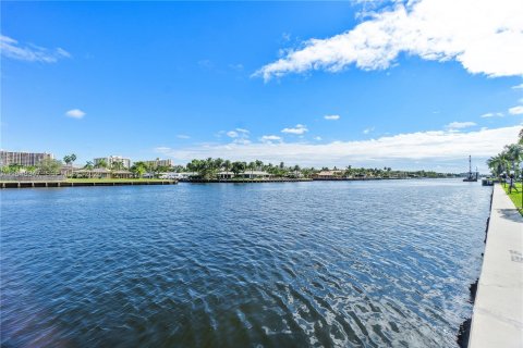 Снять в аренду кондоминиум в Форт-Лодердейл, Флорида 2 спальни, 111.48м2, № 2004365 - фото 27