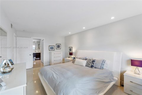 Снять в аренду кондоминиум в Форт-Лодердейл, Флорида 2 спальни, 111.48м2, № 2004365 - фото 8