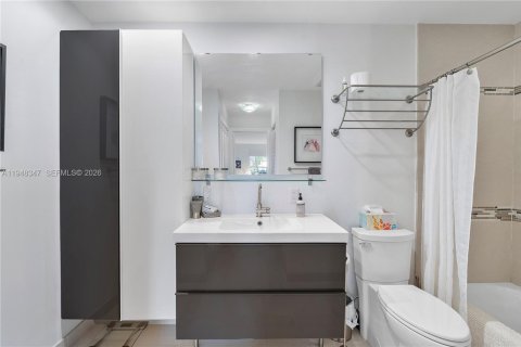 Снять в аренду кондоминиум в Форт-Лодердейл, Флорида 2 спальни, 111.48м2, № 2004365 - фото 12