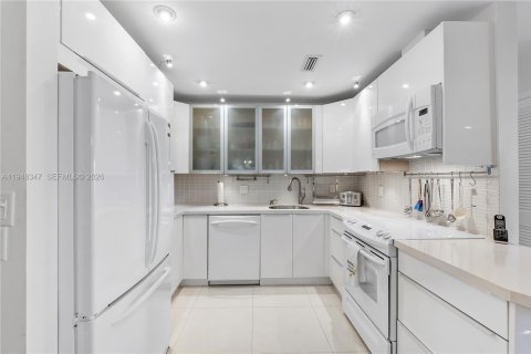 Снять в аренду кондоминиум в Форт-Лодердейл, Флорида 2 спальни, 111.48м2, № 2004365 - фото 5