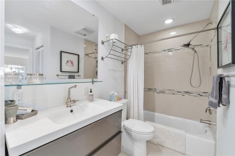 Снять в аренду кондоминиум в Форт-Лодердейл, Флорида 2 спальни, 111.48м2, № 2004365 - фото 10