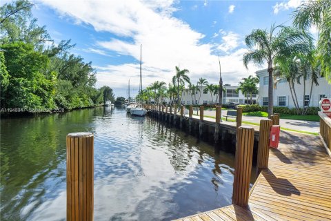 Снять в аренду кондоминиум в Форт-Лодердейл, Флорида 2 спальни, 111.48м2, № 2004365 - фото 21