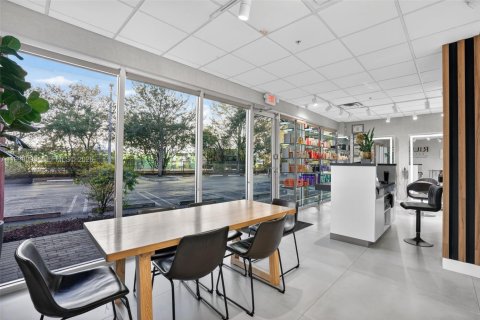 Купить коммерческую недвижимость в Хайалиа, Флорида № 2063215 - фото 3