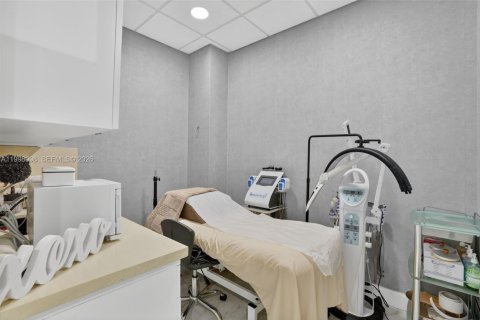 Купить коммерческую недвижимость в Хайалиа, Флорида № 2063215 - фото 14