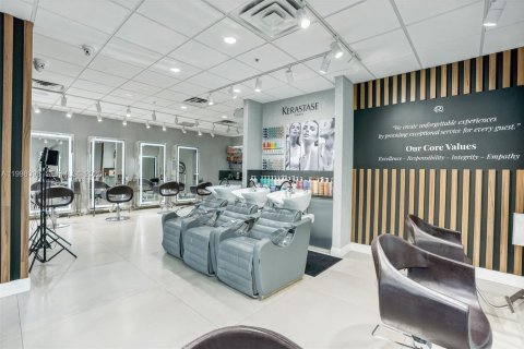 Купить коммерческую недвижимость в Хайалиа, Флорида № 2063215 - фото 4