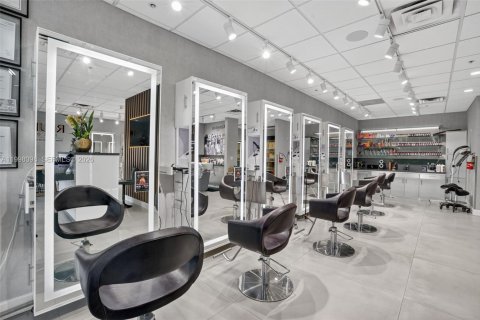 Купить коммерческую недвижимость в Хайалиа, Флорида № 2063215 - фото 5