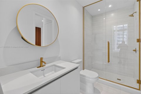 Condo in Miami, Florida, 2 bedrooms  № 1953521 - photo 19
