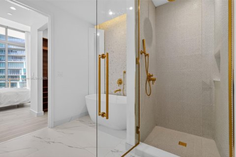 Condo in Miami, Florida, 2 bedrooms  № 1953521 - photo 14