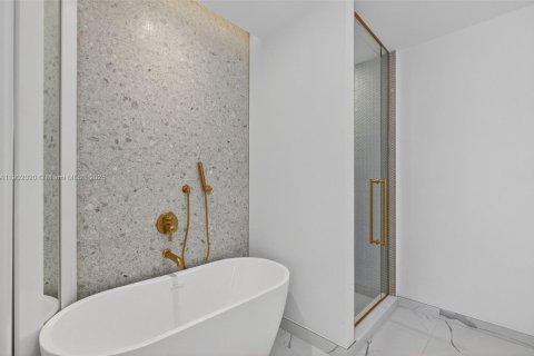 Condo in Miami, Florida, 2 bedrooms  № 1953521 - photo 12