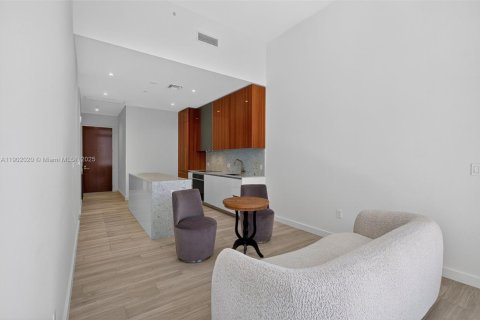 Condo in Miami, Florida, 2 bedrooms  № 1953521 - photo 2