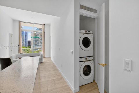 Condo in Miami, Florida, 2 bedrooms  № 1953521 - photo 23