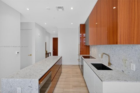Condo in Miami, Florida, 2 bedrooms  № 1953521 - photo 4