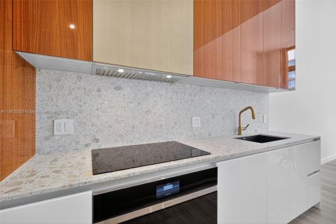 Condo in Miami, Florida, 2 bedrooms  № 1953521 - photo 3
