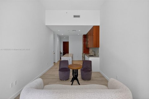 Condo in Miami, Florida, 2 bedrooms  № 1953521 - photo 8