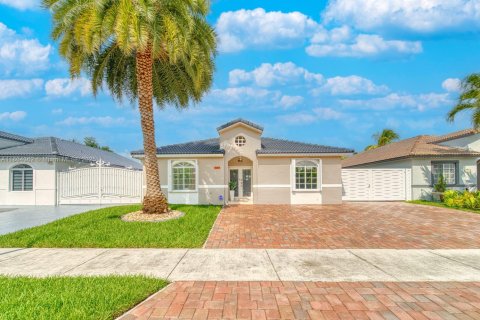 House in Miami, Florida 3 bedrooms, 142.98 sq.m. № 1892554 - photo 1