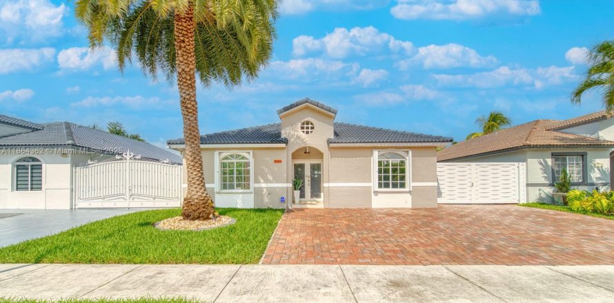 House in Miami, Florida 3 bedrooms, 142.98 sq.m. № 1892554