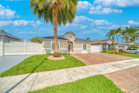 House in Miami, Florida 3 bedrooms, 142.98 sq.m. № 1892554 - photo 3