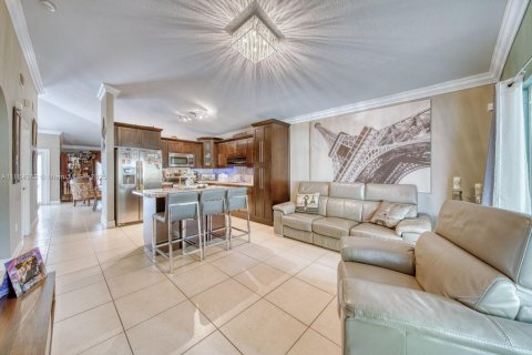 House in Miami, Florida 3 bedrooms, 142.98 sq.m. № 1892554 - photo 16